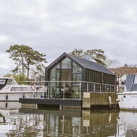 Water Cabin With Water Sports Equipment And Bikes, Bath Bristol Exterior photo