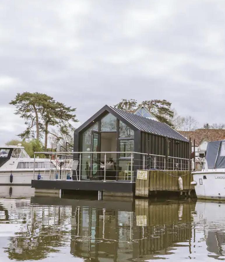Water Cabin With Water Sports Equipment And Bikes, Bath Bristol Exterior photo