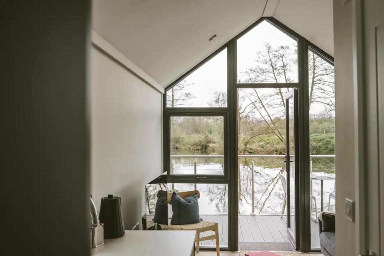 Water Cabin With Water Sports Equipment And Bikes, Bath Bristol Exterior photo